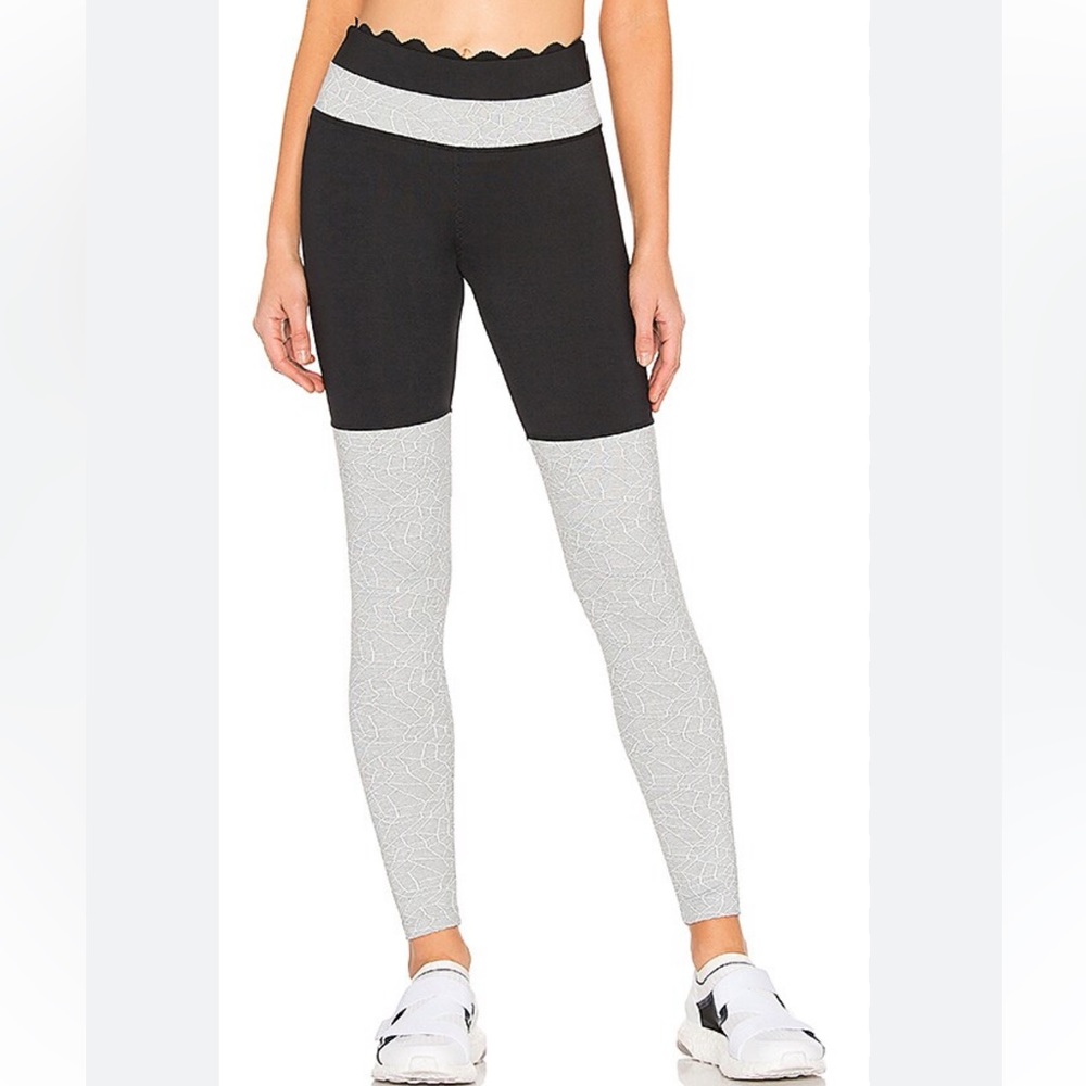 Track & Bliss Bicoastal‎ Scallop Leggings Black Gray Small